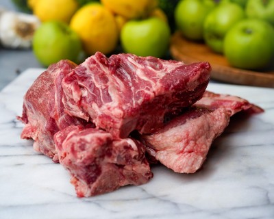 Свинина на кости охлаждённая 1 кг - купить в Нижнеянактаево